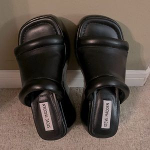 Steve Madden Black Wedge Sandals (Size 6)